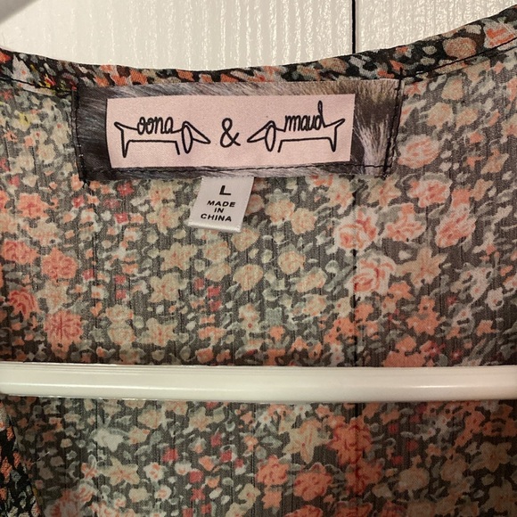 Flutter Sleeve Sheer Floral Top - Picture 2 of 7